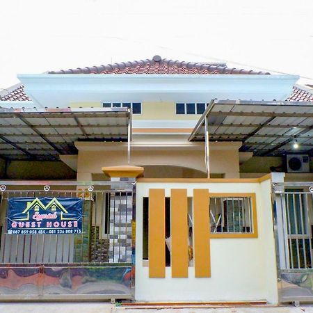 Oyo 314 Emas 23 Guest House Syariah Маланг Екстериор снимка