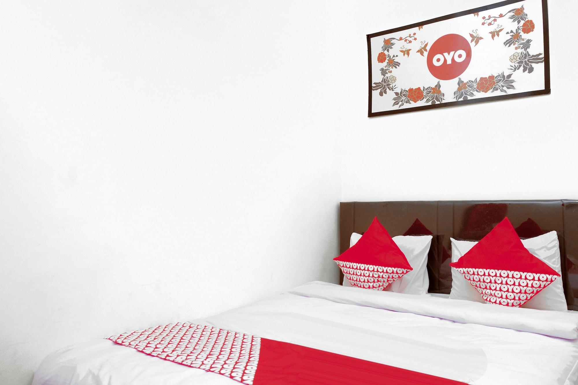 Oyo 314 Emas 23 Guest House Syariah Маланг Екстериор снимка