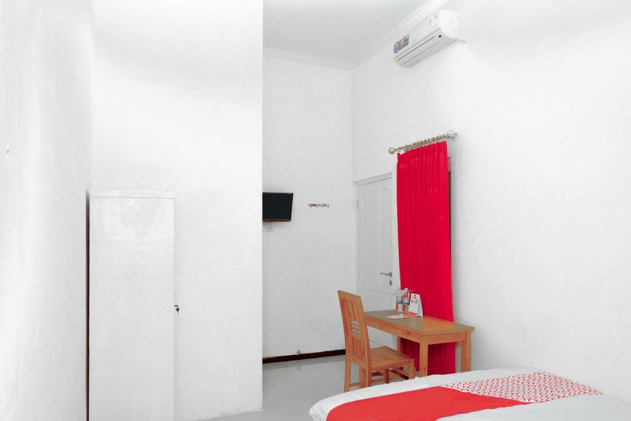 Oyo 314 Emas 23 Guest House Syariah Маланг Екстериор снимка