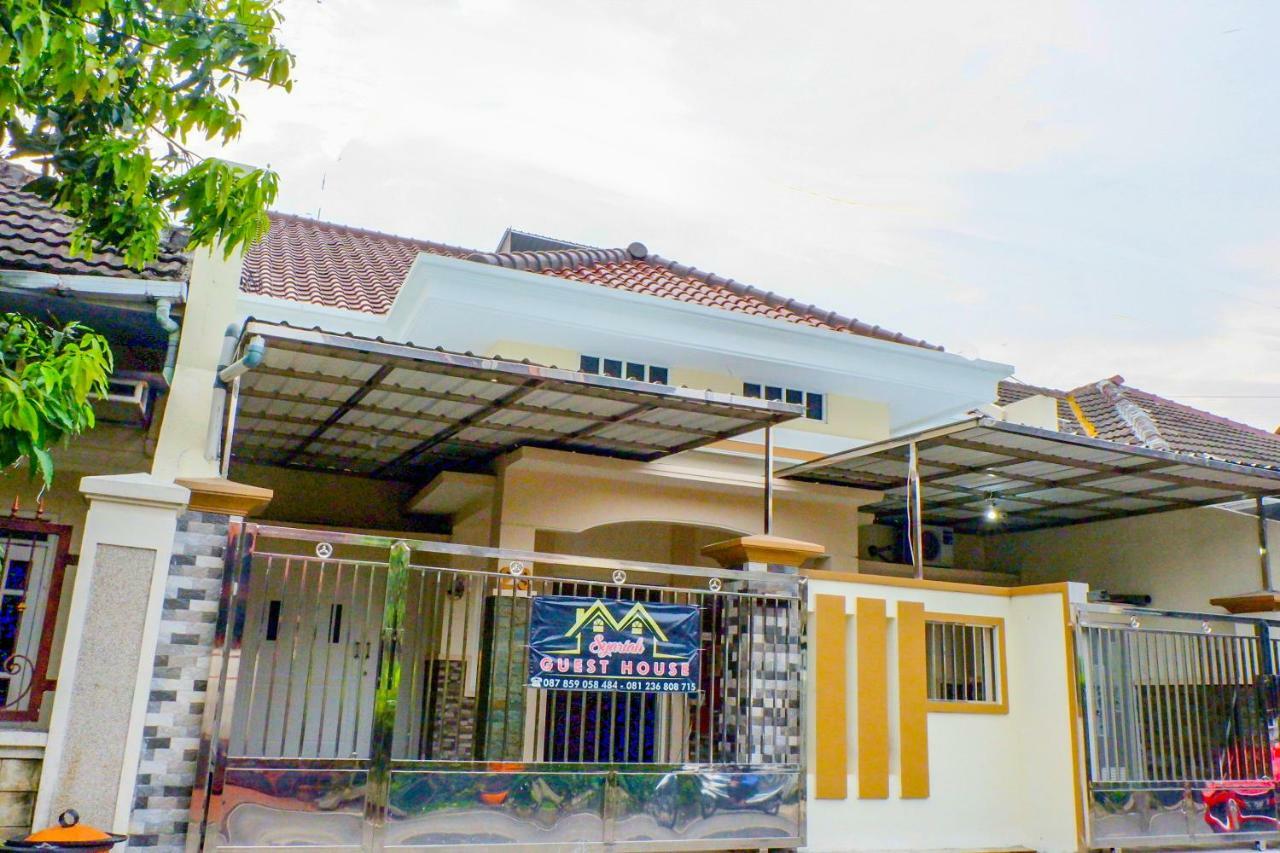 Oyo 314 Emas 23 Guest House Syariah Маланг Екстериор снимка