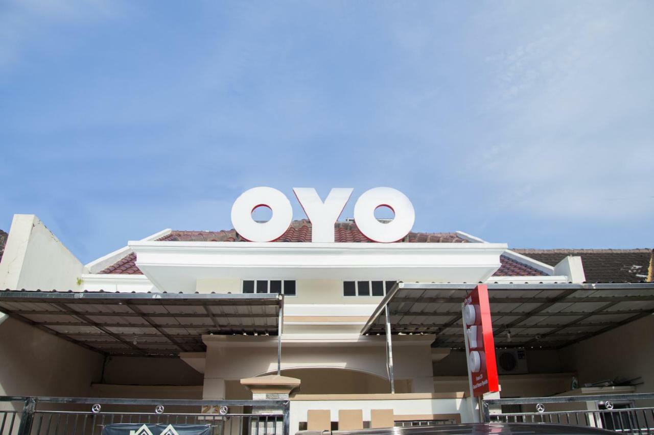 Oyo 314 Emas 23 Guest House Syariah Маланг Екстериор снимка